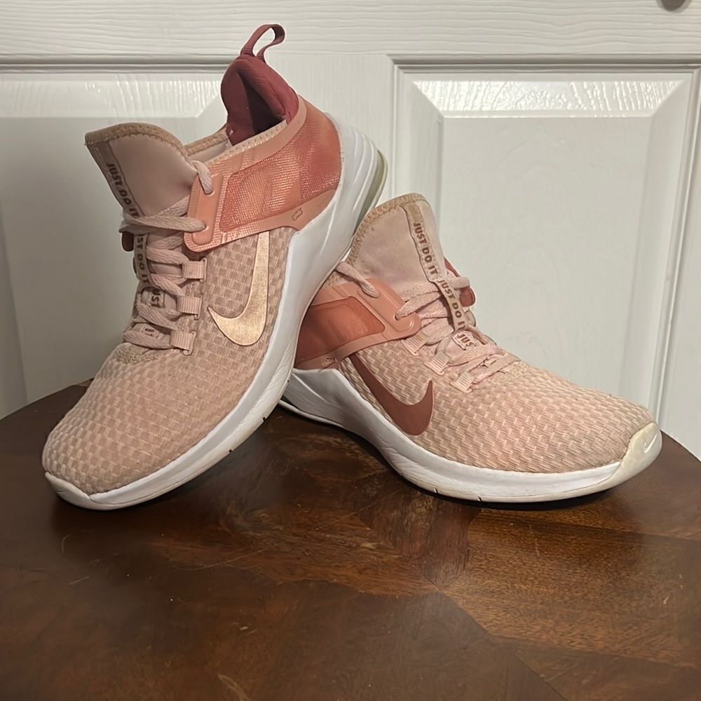 🔥🔥 NIKE AIR MAX Bella TR2 Training Running Shoes - Great Condition - Women 7.5